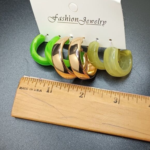 GREEN gold white chunky hoop earrings - Picture 3 of 4